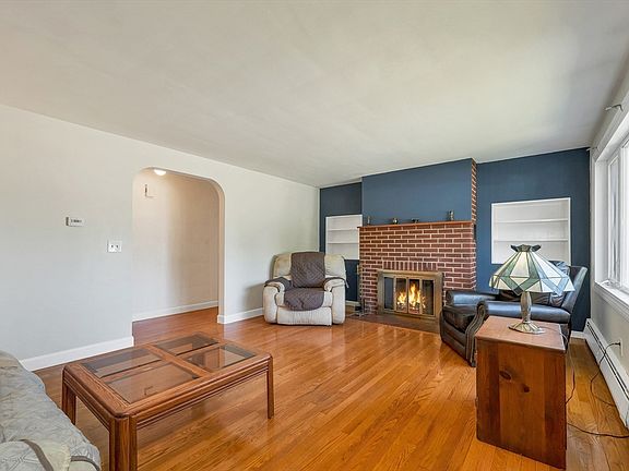 5th image of 36 Louisberg St