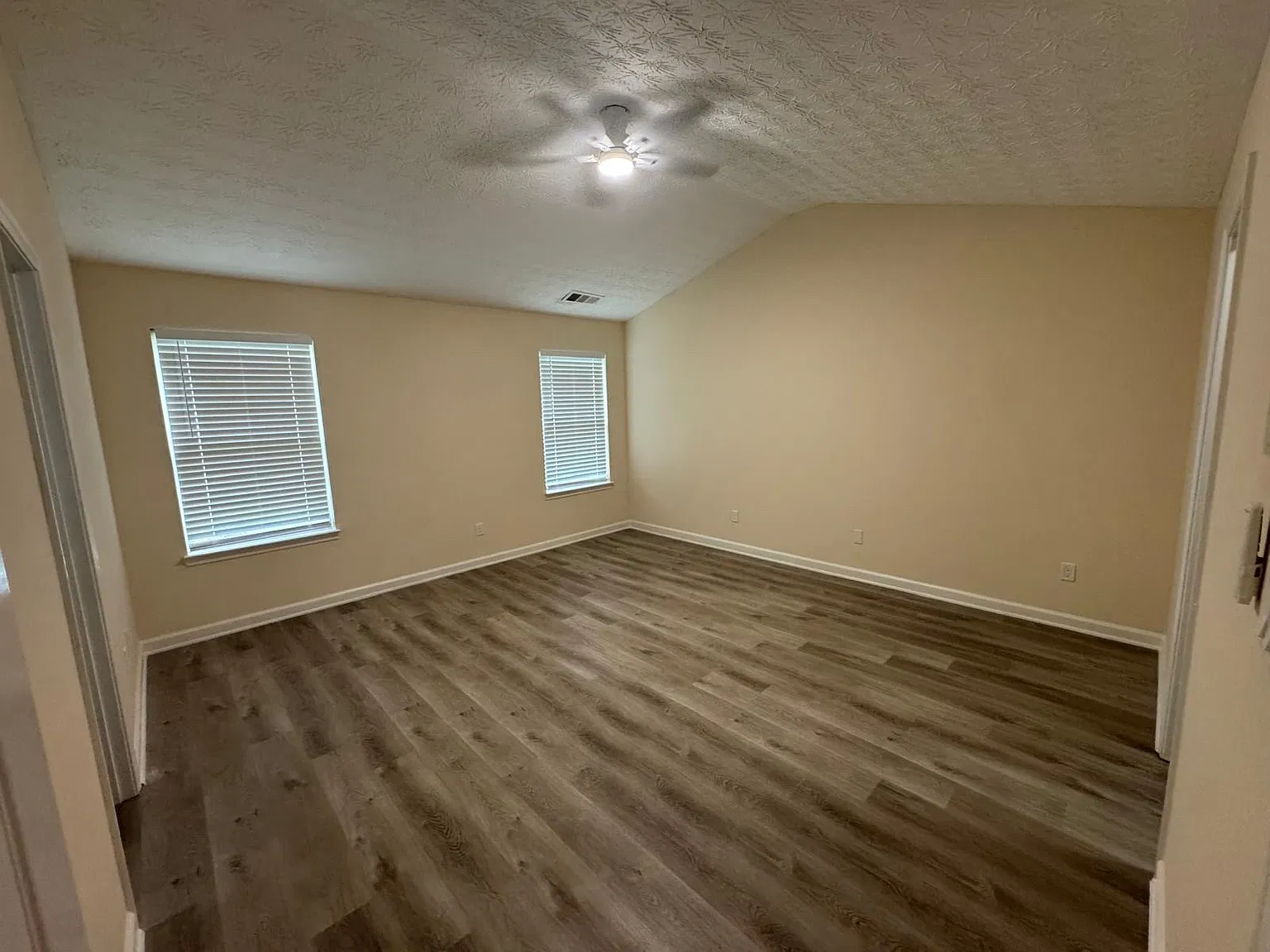 4 bed, 1711 sqft, $2,500 — Photo 2