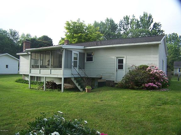 4th image of 749 Parkway Dr NE