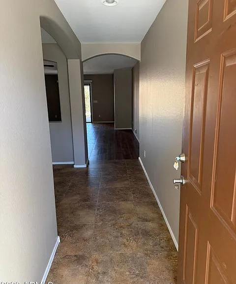 816 W Mid Way — Photo 3