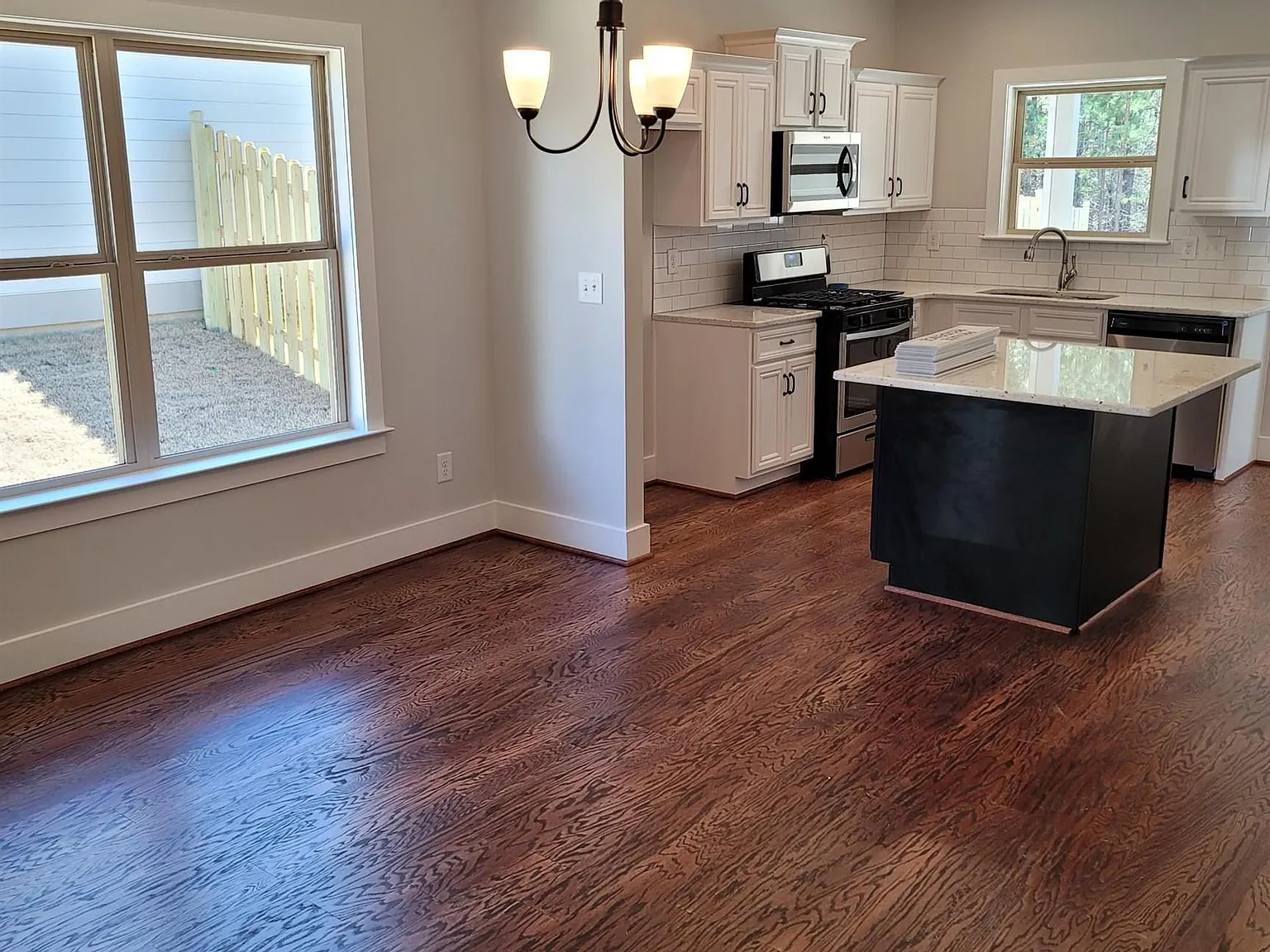3 bed, 1475 sqft, $2,300 — Photo 4