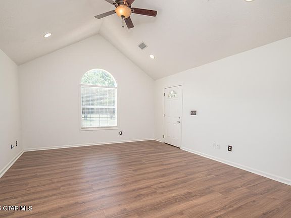 4th image of 2483 Dale Rd