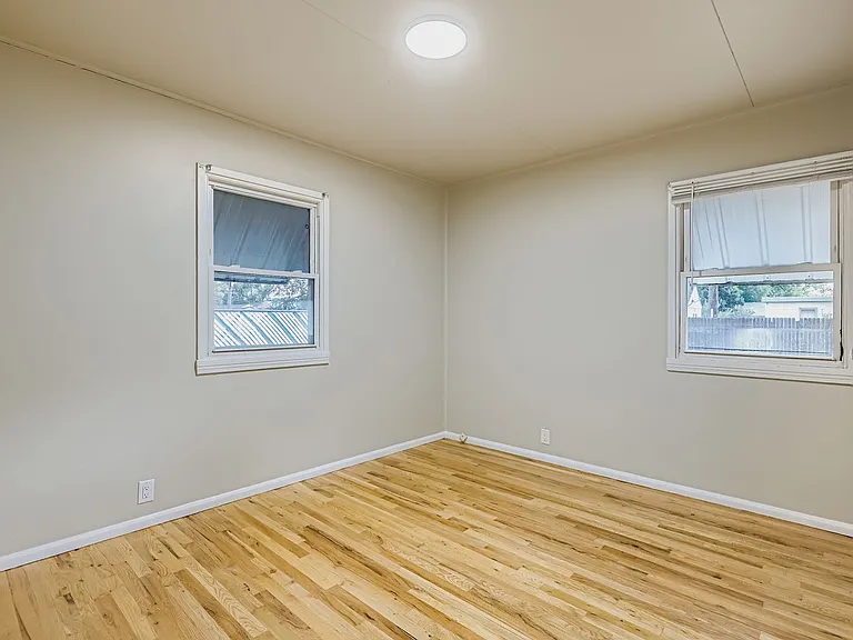 605 E Saint Elmo Ave — Photo 15