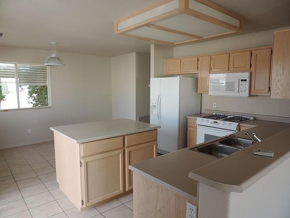 4th image of 621 Silver Springs Cir