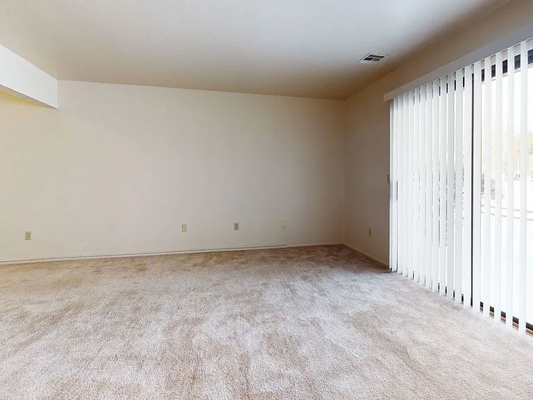 Hampton Lakes Apartments — Photo 26