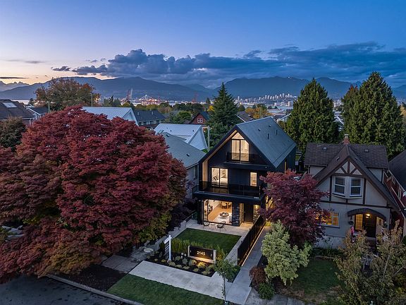 4th image of 2145 Napier St #2