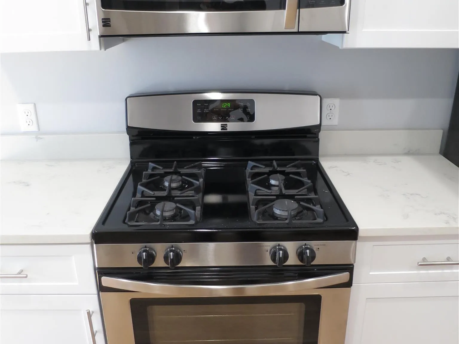 2 bed, 900 sqft, $3,100 — Photo 2