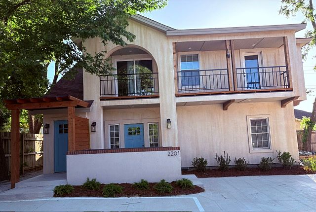 2nd image of 2201 N Gatewood Ave #2201
