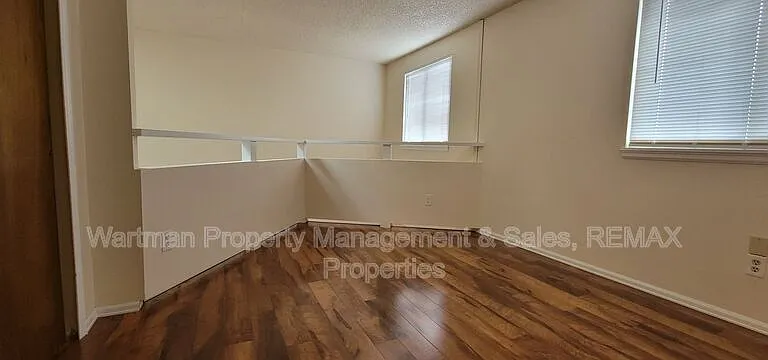 4560 Excalibur Ct — Photo 15