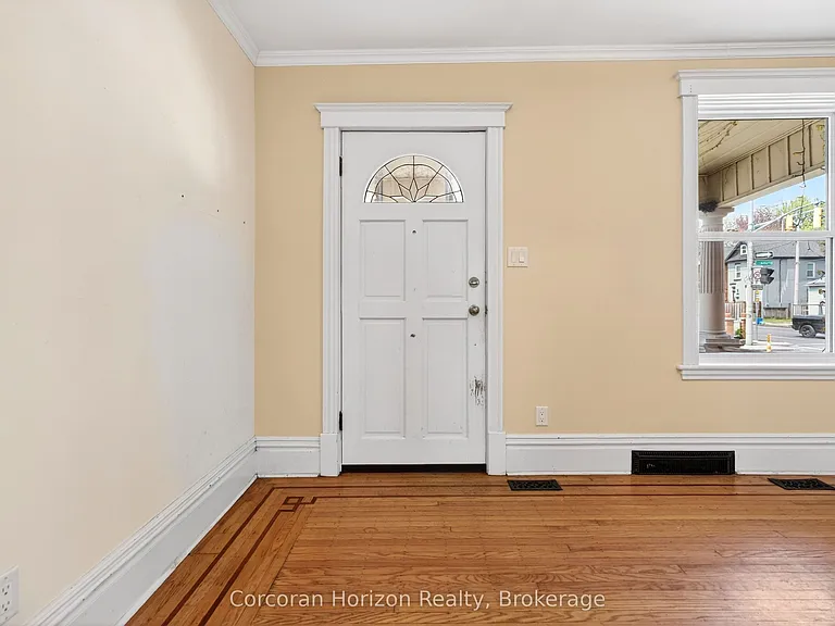 520 John St N — Photo 6
