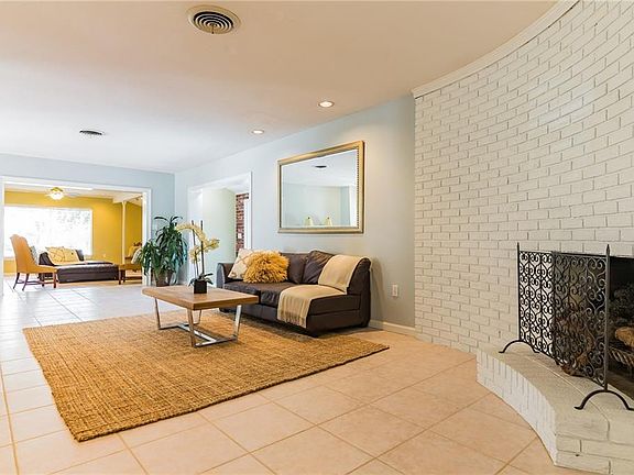 4th image of 2407 Forfarshire Dr