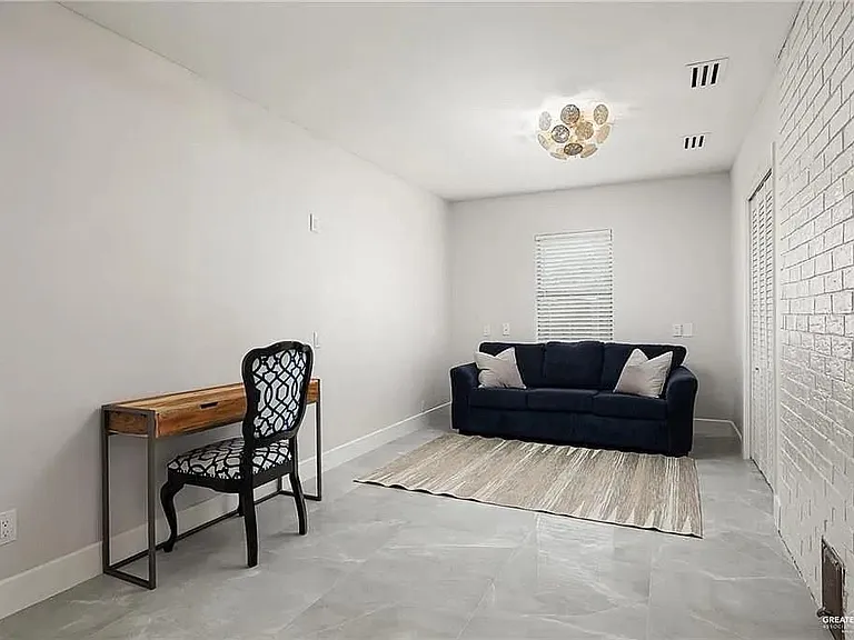 312 Xanthisma Ave — Photo 15