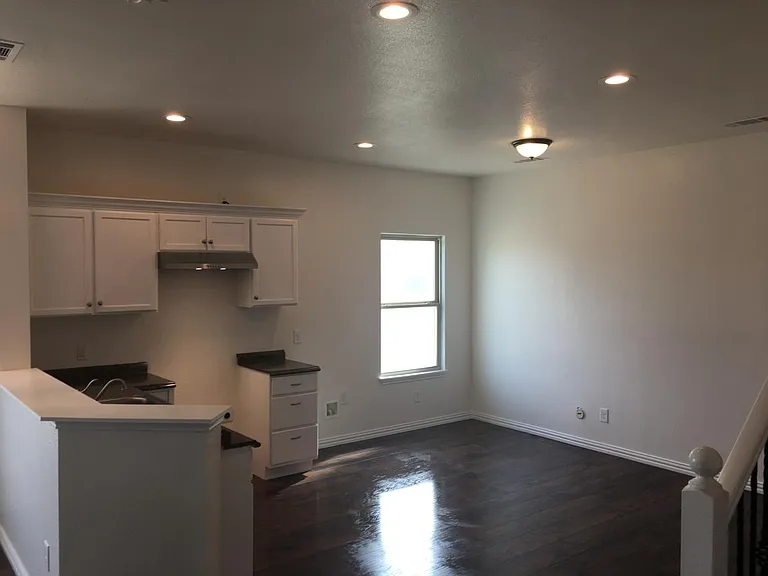 kitchen & Dining