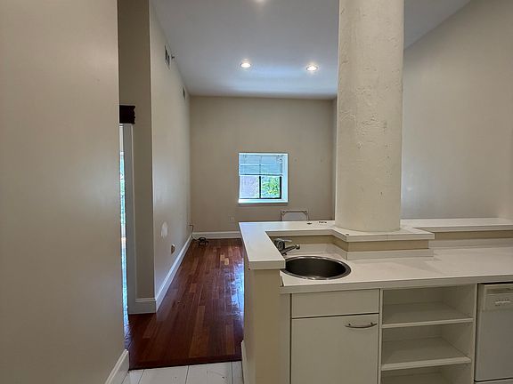 2nd image of 108 Richmond St #4