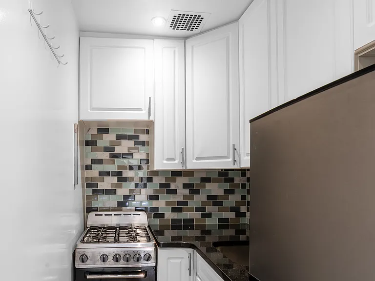 216 W 78th St #3C — Photo 7