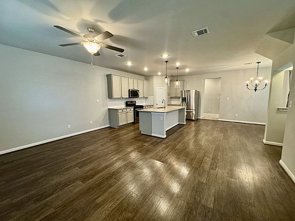 3rd image of 120 Buckthorn Dr