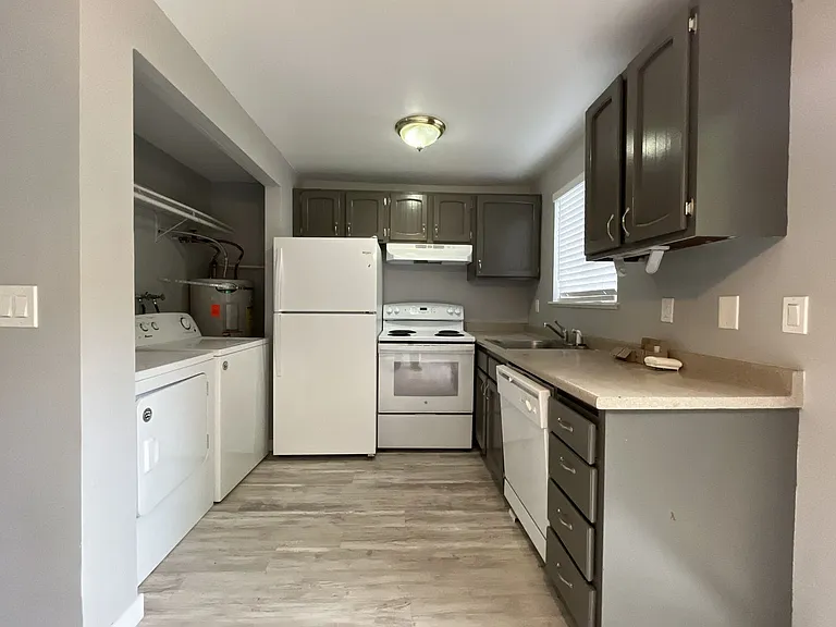 4911 SW Beaverton Hillsdale Hwy #B — Photo 5
