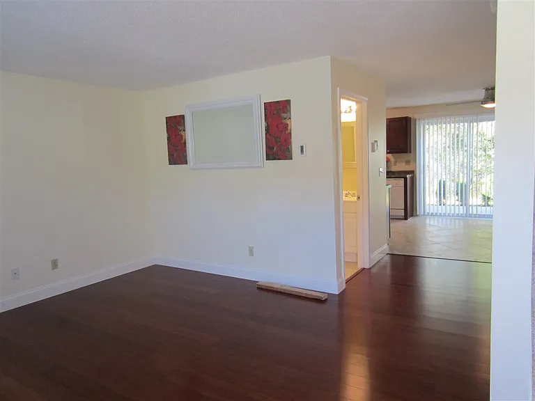1025 S Mammoth Rd #6 — Photo 7