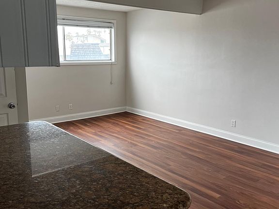 3rd image of 40 Nieto Ave APT 21