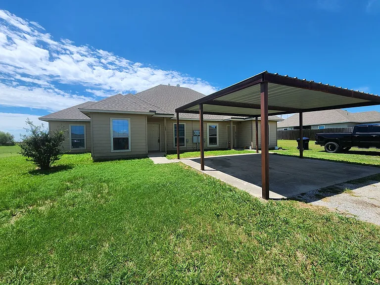 106 Collett Ct — Photo 1