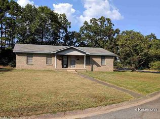 4 Rosemunn Dr, Little Rock, AR 72205