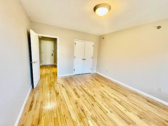 4th image of 2838 Stillwell Ave APT 2c