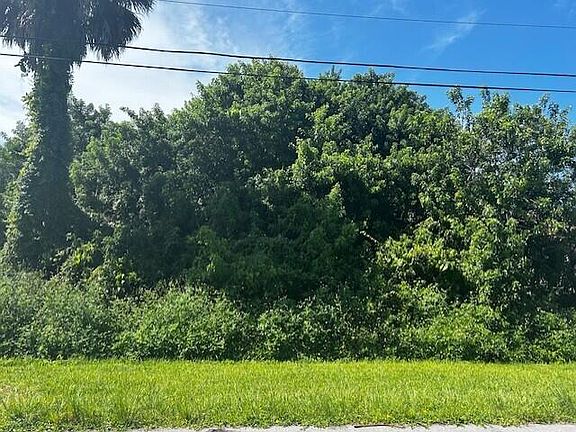 3rd image of 1666 SW Lexington Drive