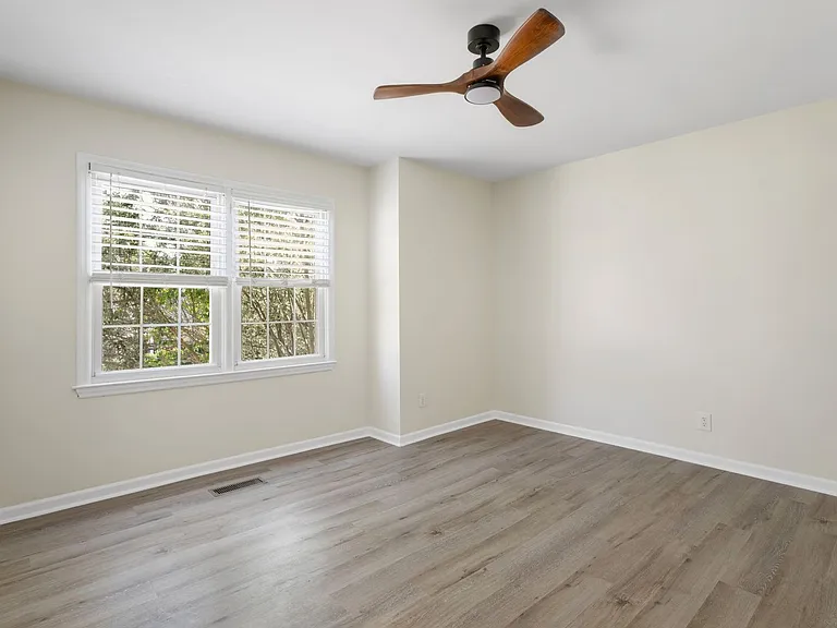 664 Swinton Ct — Photo 22