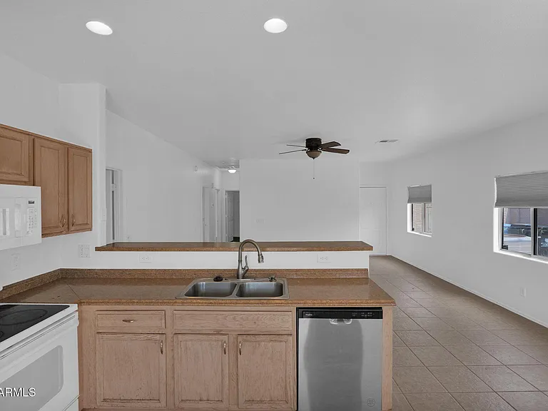 5820 S 26th Pl — Photo 11