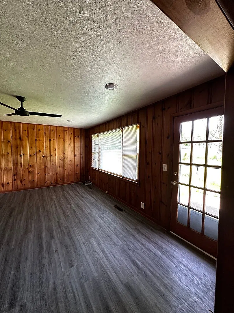 Residence or Office on Corner Lot! — Photo 1