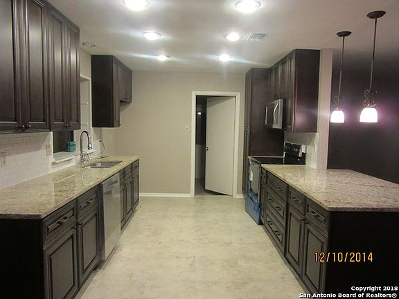 4th image of 106 Surrey Ln