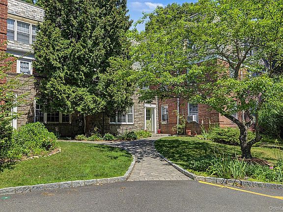 2nd image of 104 Pinewood Rd #3C
