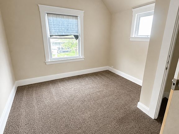5th image of 9814 Dunlap Ave