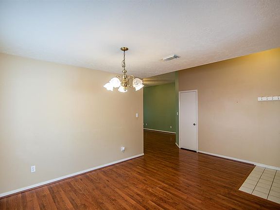 4th image of 196 Broadmoor Dr