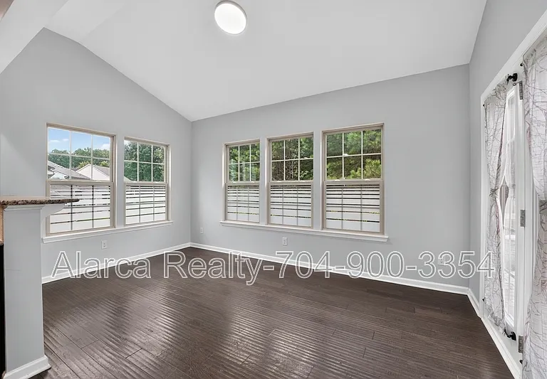 5804 Selkirkshire Rd — Photo 8