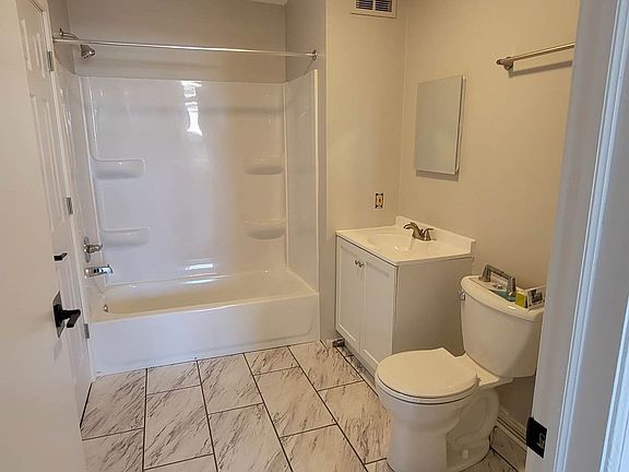 3rd image of 4932 S Packard Ave APT 19