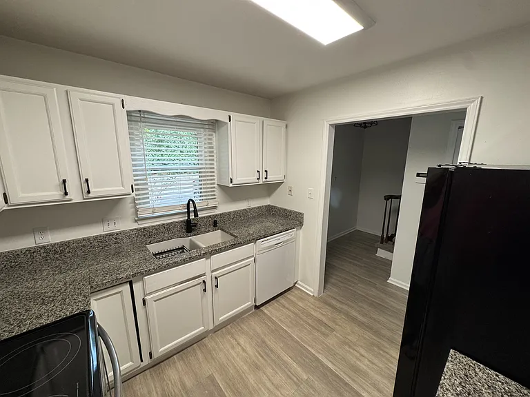 1910 Township Cir — Photo 3