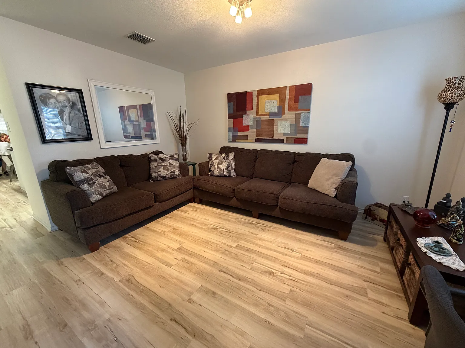 3 bed, 1672 sqft, $2,291 — Photo 2
