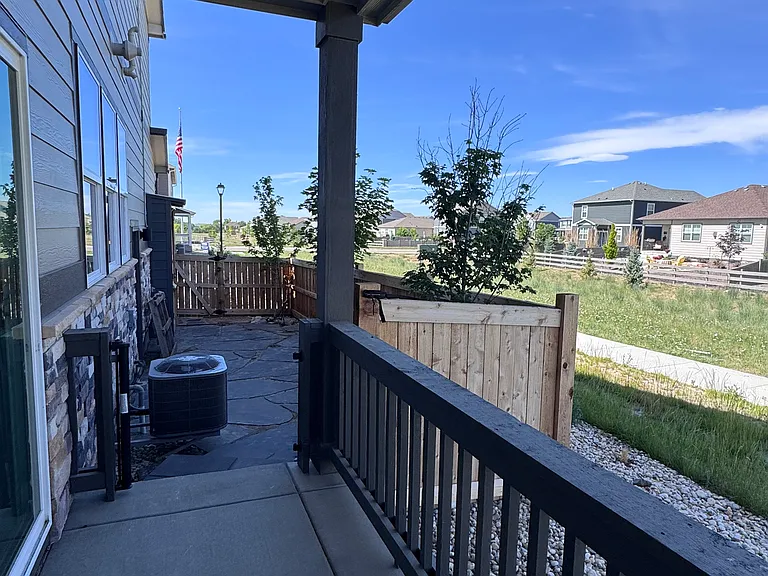 962 Andrews Crest Dr — Photo 3