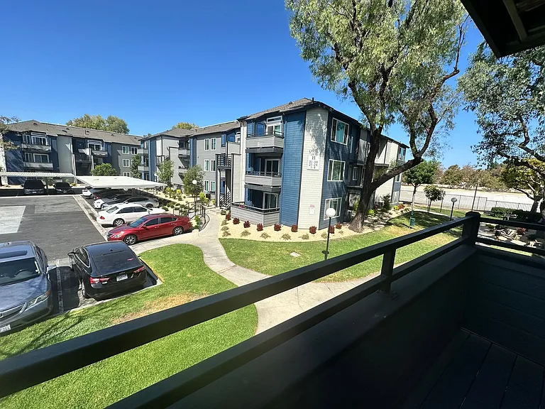 River House Apartments — Photo 49