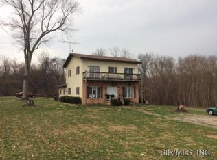 515 Railroad St, Keyesport, IL 62253