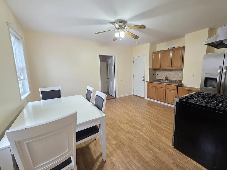 133 Broad St #2W — Photo 1