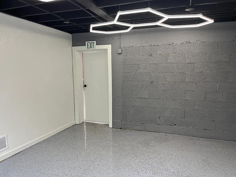 Totally Renovated Studios 2 Blocks To UNM — Photo 24