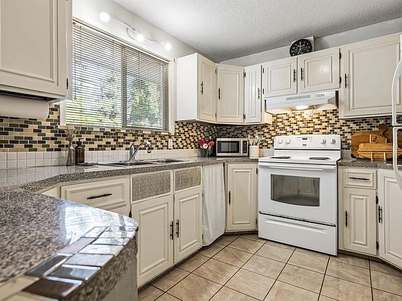 5th image of 45942 Sleepy Hollow Rd