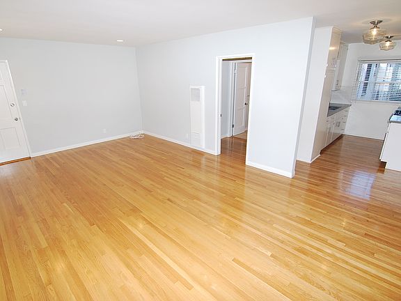 4th image of 952 E 2nd St Unit 9