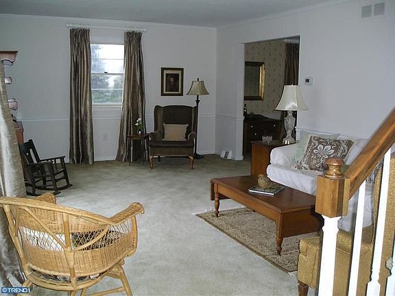 2nd image of 62 W Elizabeth Ln