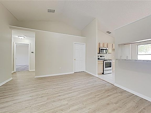 3rd image of 1430 Heather Glen Dr