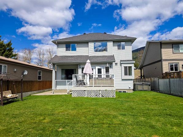 12306 N 22nd Ave, Crowsnest Pass, AB T0K 0E0