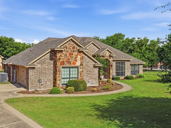 153 Sandstone Ln, Weatherford, TX 76085