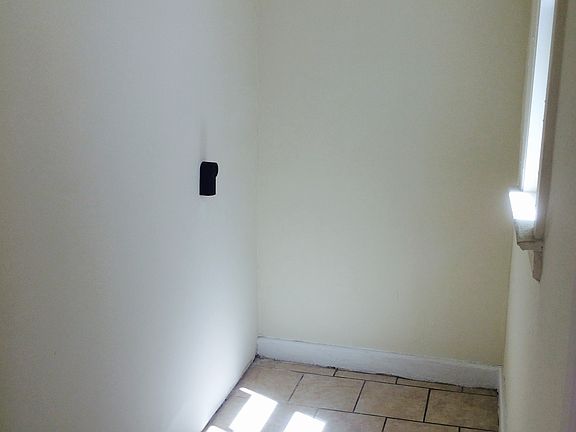5th image of 48 Truman St